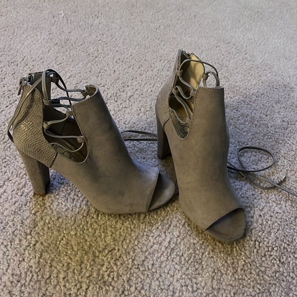 Tie up heels